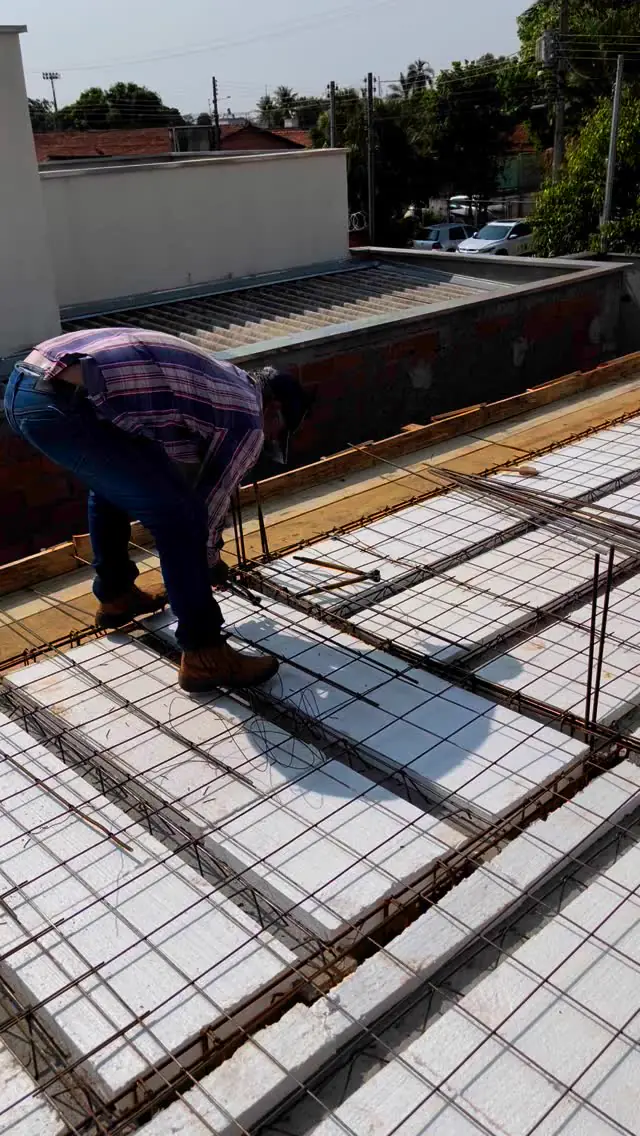 Armação da laje treliçada na obra